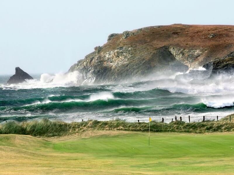 Trevose Golf and country club Cornwall, golf course, coast, waves, stones, wind, golf holidays, trip to england