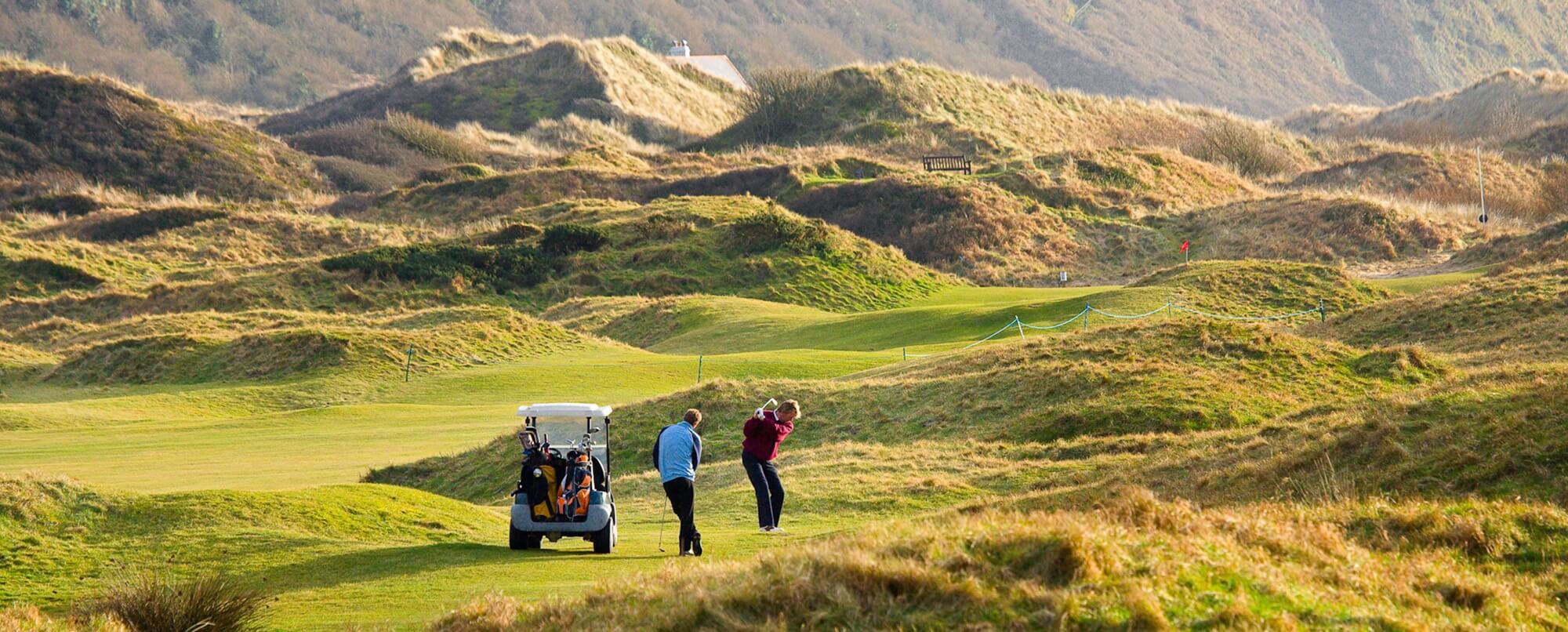 golver, golf car, hily fairway, sun, golf vacarion, holidays in england