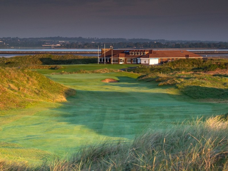 Copt Heath Golf club, Golf course, sand, trees, golfer, golf trip, holidays in england