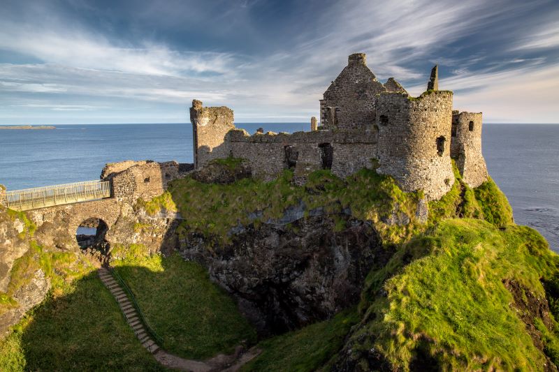 old castel, fairway, blue sky, golf vacation in north england, holidays an gol