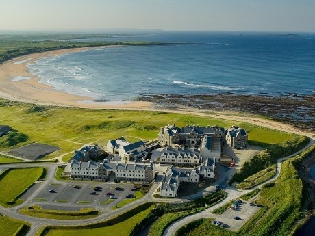 lighning tower, purpl sky and flowers, coast, ocean, england, holidays and golf