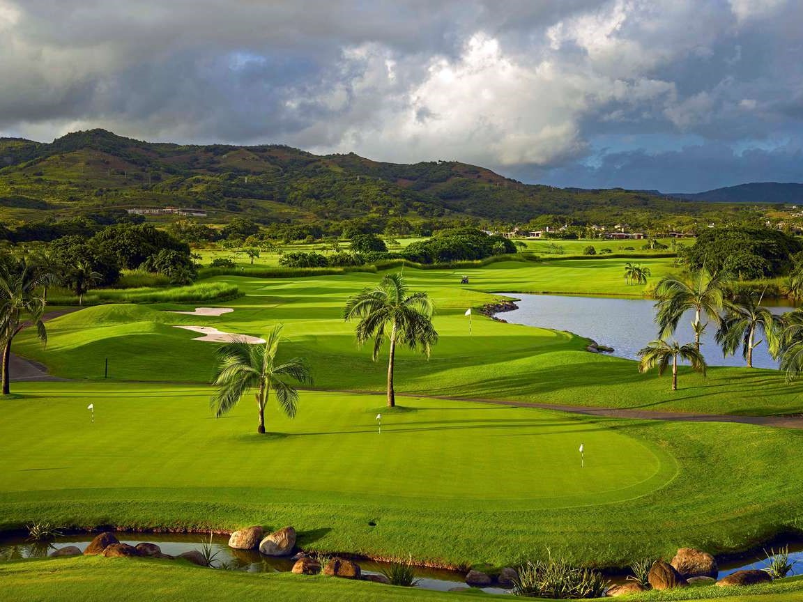 Heritage Golf Club, Mauritius, Palmen, Seen, Berge, Golfplatz, Golfreisen, Golfurlaub, Wolken, Sonnenlicht, Steine
