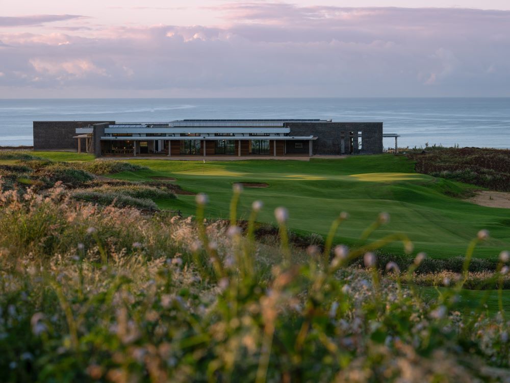 Heritage Golf Club, Mauritius, Palmen, Seen, Berge, Golfplatz, Golfreisen, Golfurlaub, Wolken, Sonnenlicht, Steine