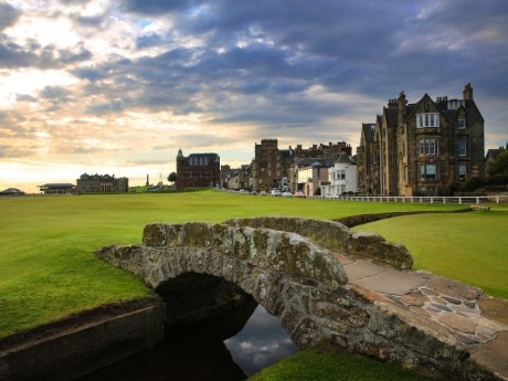 at. Andrew, golf course, old bridghe, golf trip, holidays in scotland, 