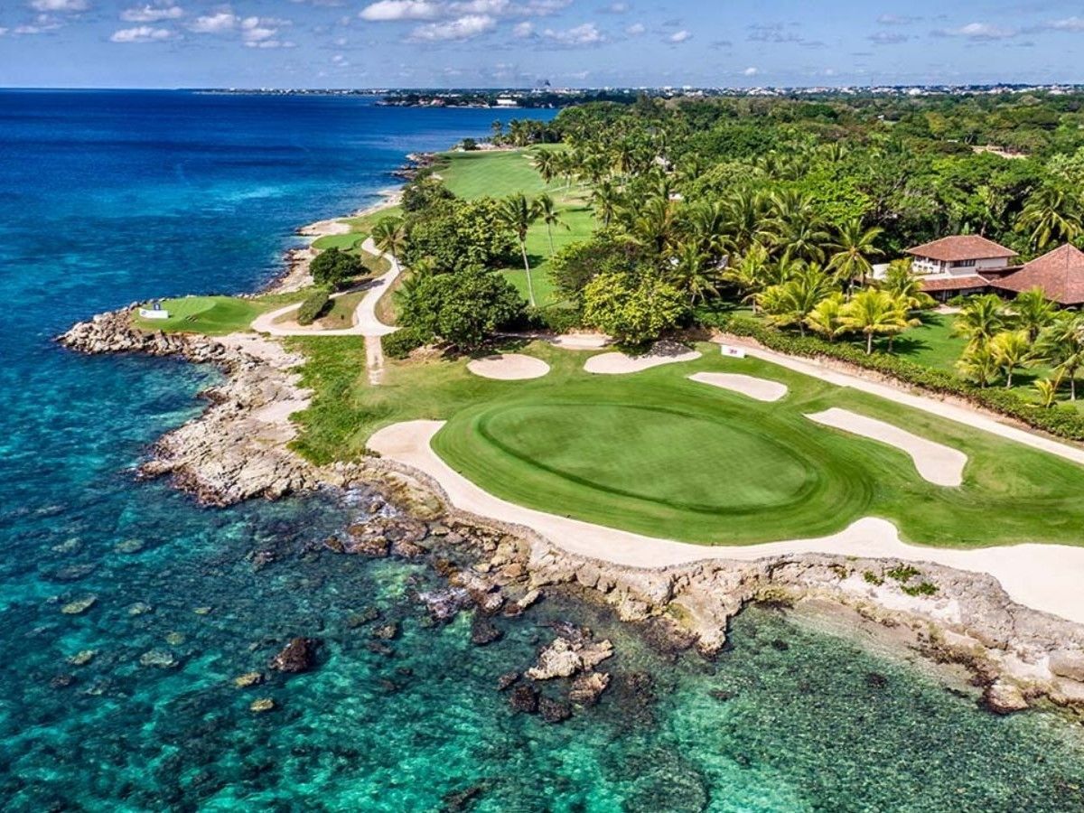 Teeth of the dog, golf course Dominican Republic, coast, sea, palm trees, crystal clear water, breathtaking